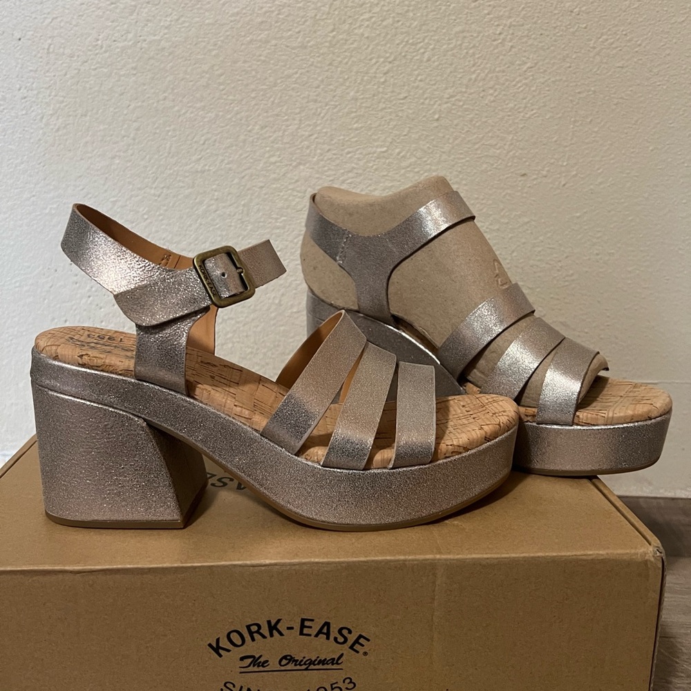Kork-Ease Pasha in Gold Metallic size 7